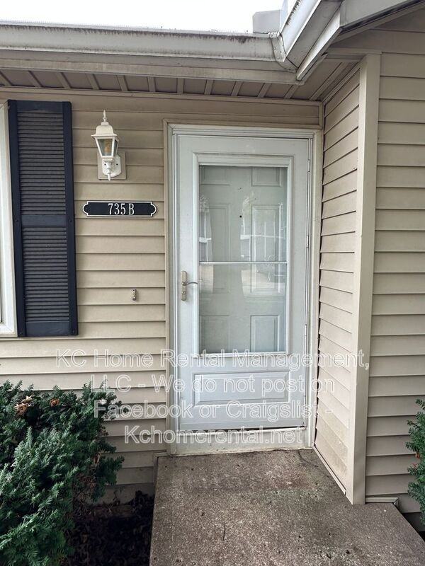 735 Ne Barnes Dr #B - Photo 4 of 37