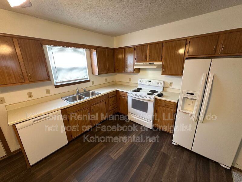 735 Ne Barnes Dr #B - Photo 6 of 37