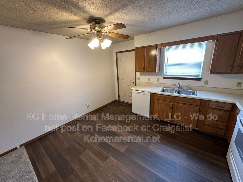 735 Ne Barnes Dr #B - Photo 7 of 37