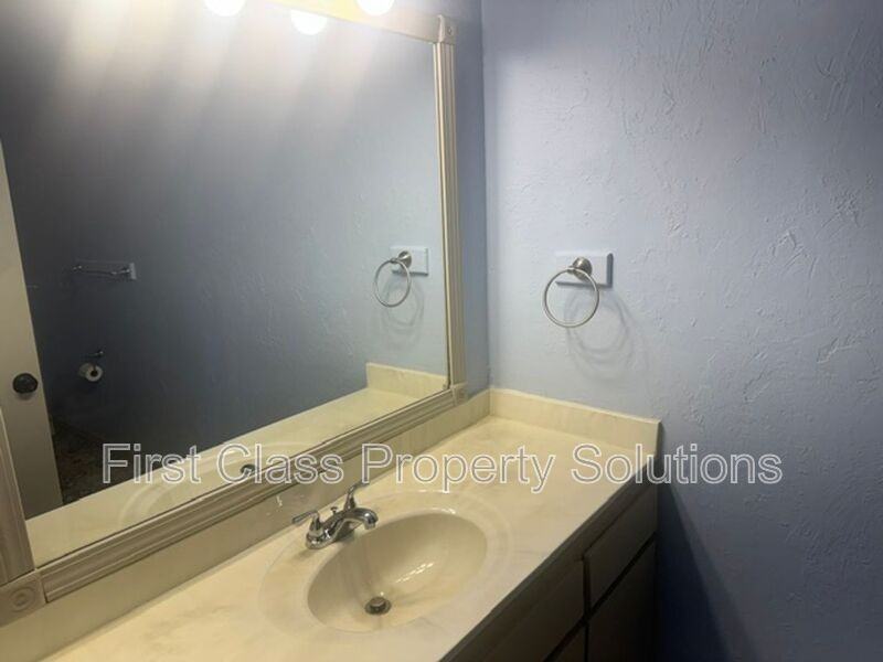 1404 Mary Lee Ln - Photo 4 of 17