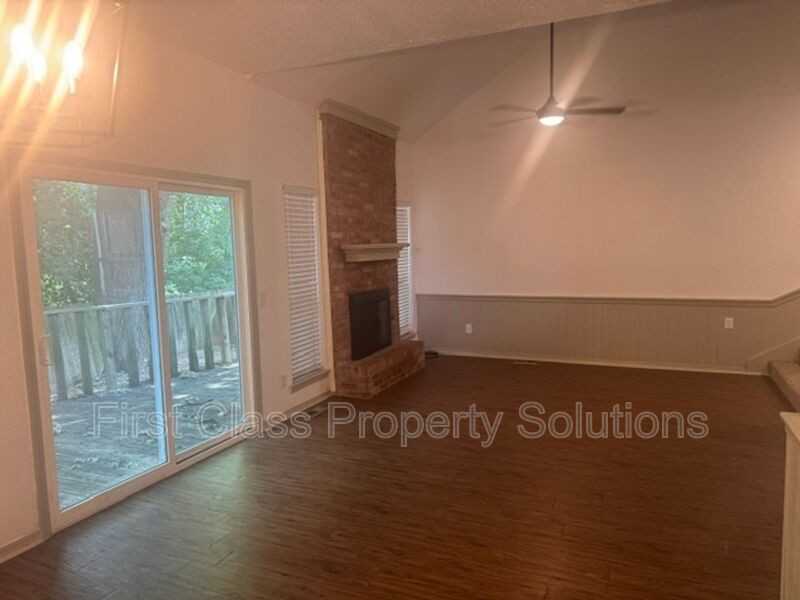 1404 Mary Lee Ln - Photo 5 of 17