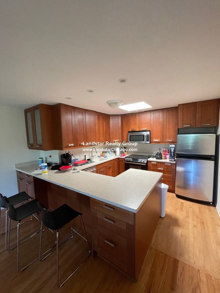 1326 Chicago Ave #202