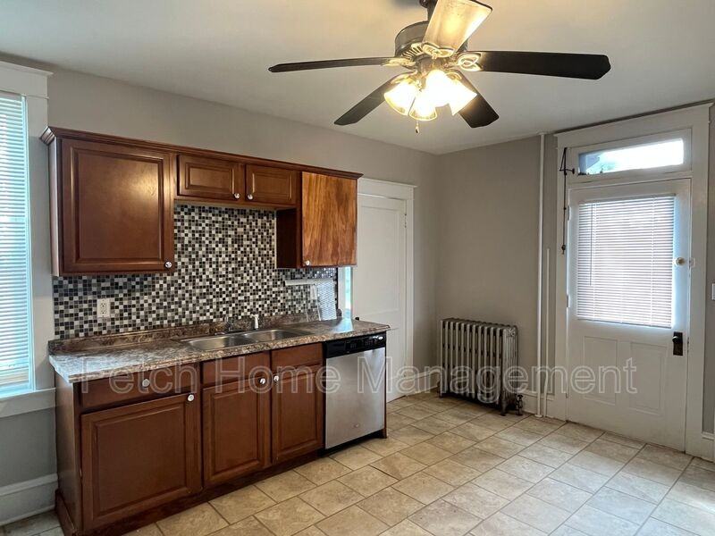23 S Custer Ave - Photo 6 of 21