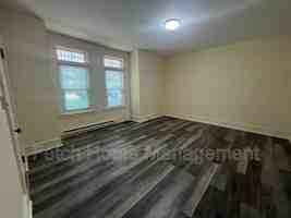 featured image of 736 E King St #3