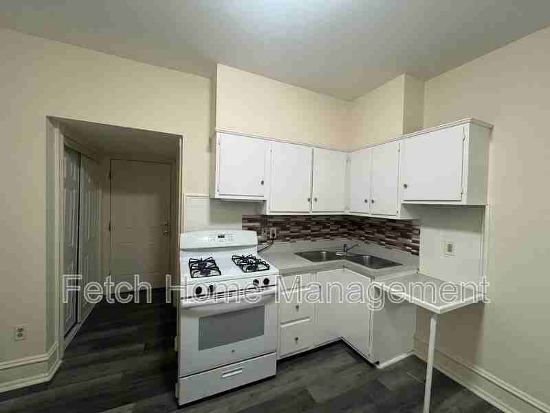 736 E King St #3 - Photo 3 of 6