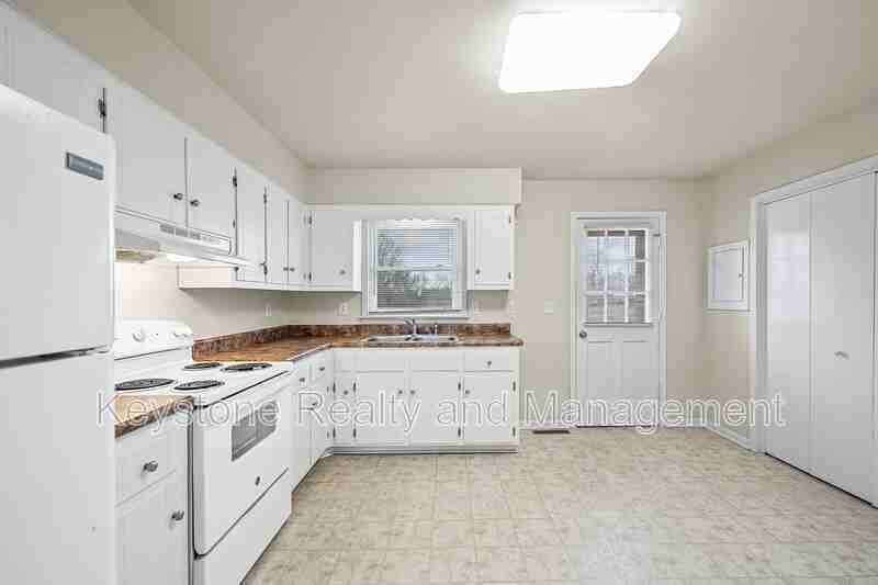109 Holley St #B - Photo 5 of 12