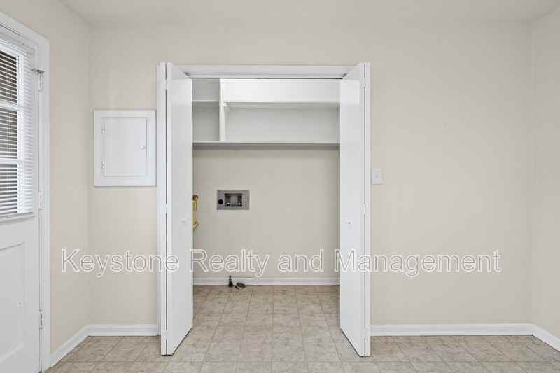 109 Holley St #B - Photo 6 of 12