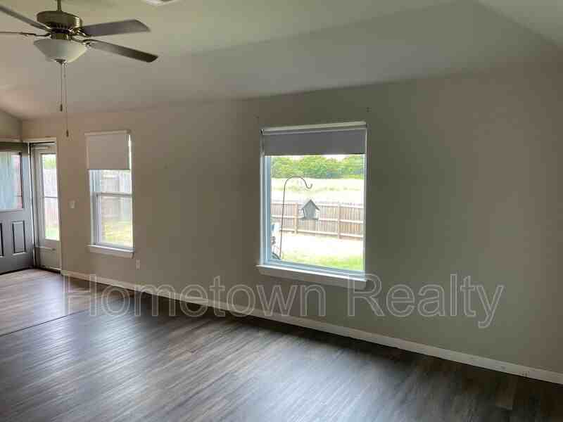 1712 Vermilion Ln - Photo 7 of 39