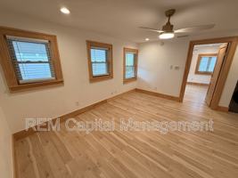featured image of 121 18th Ave N #5
