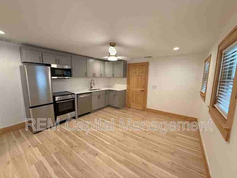 121 18th Ave N #5 - Photo 3 of 8