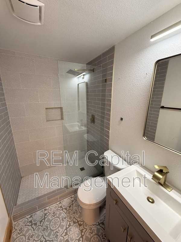 121 18th Ave N #5 - Photo 6 of 8