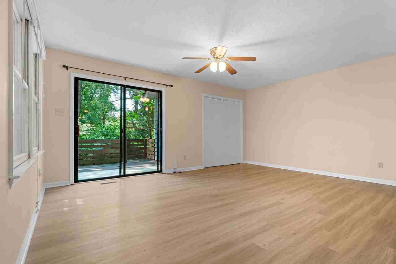 110 S Peak Dr - Photo 2 of 20