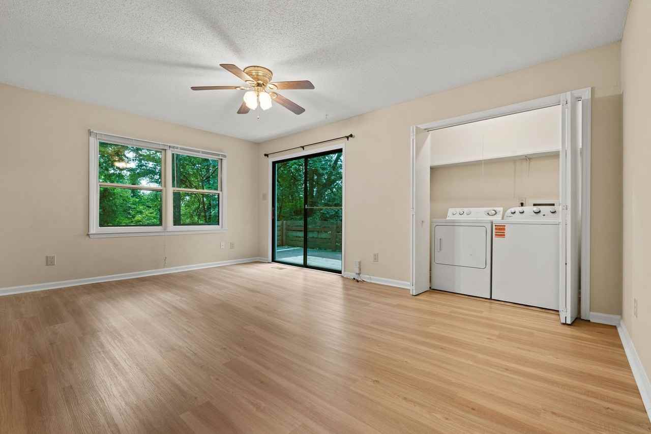 110 S Peak Dr - Photo 3 of 20