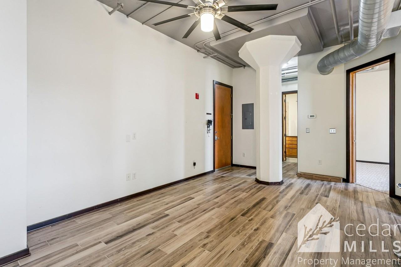 201 S Saint Francis Ave #502 - Photo 5 of 25