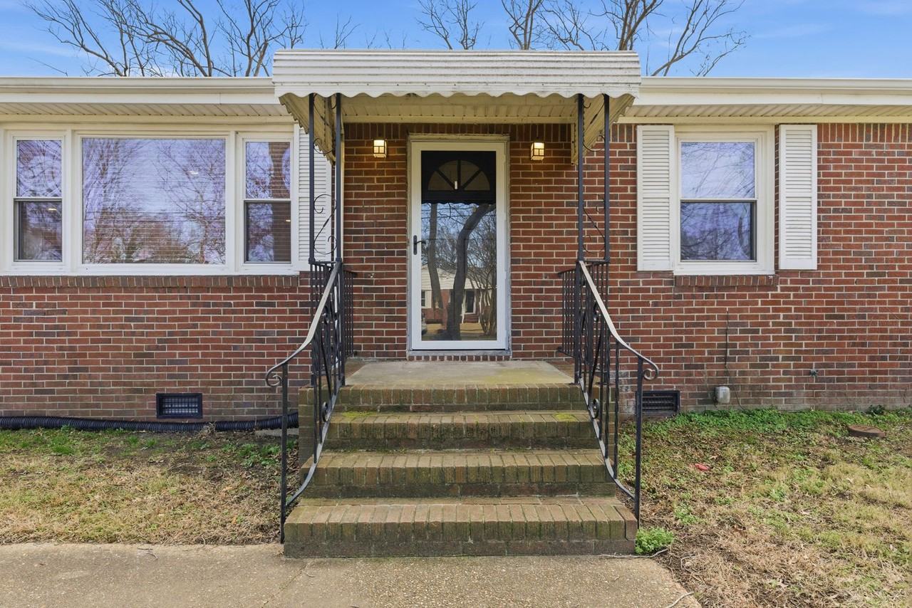 2725 Greendale Ave - Photo 3 of 32