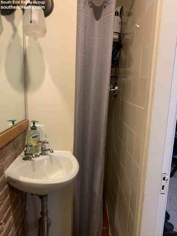 134 W Concord St #1 - Photo 5 of 33