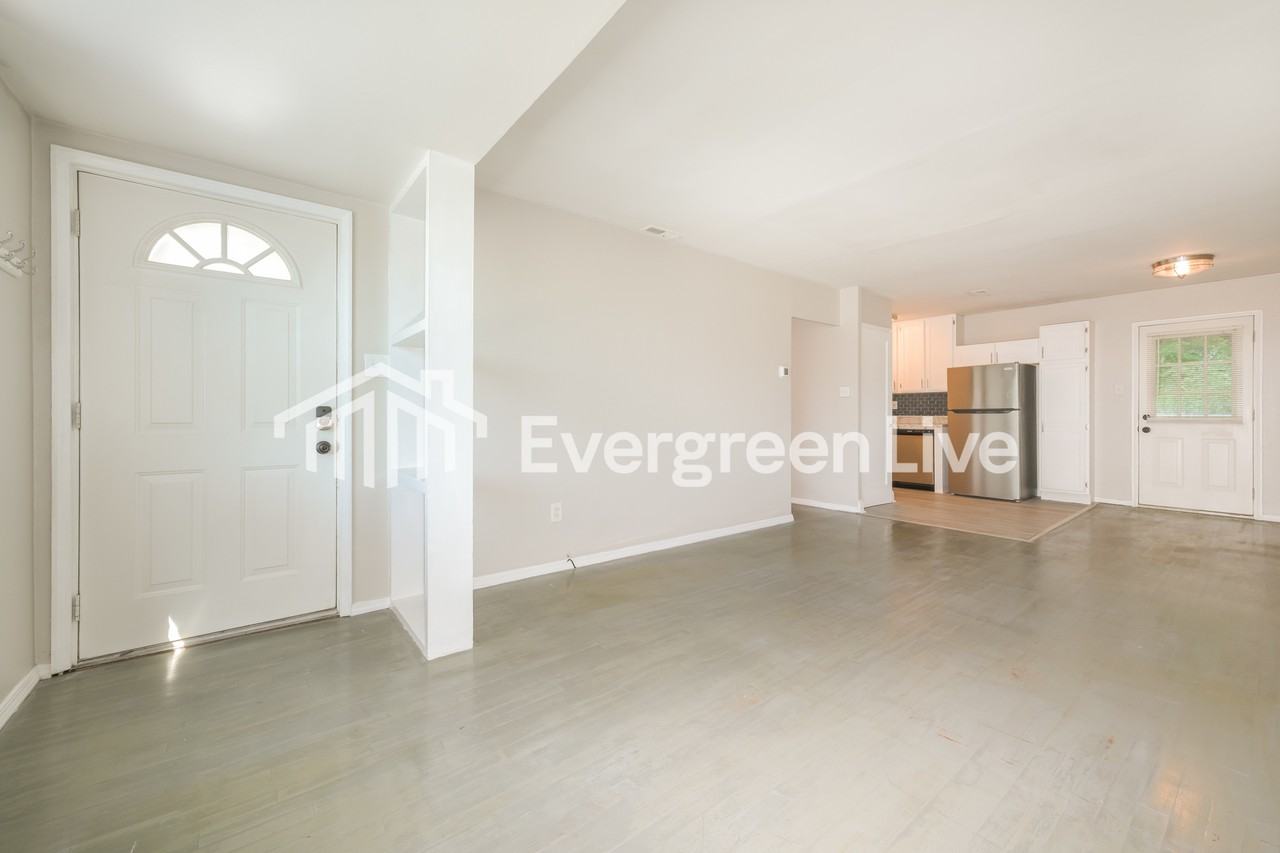 112 Lewis Dr - Photo 2 of 15