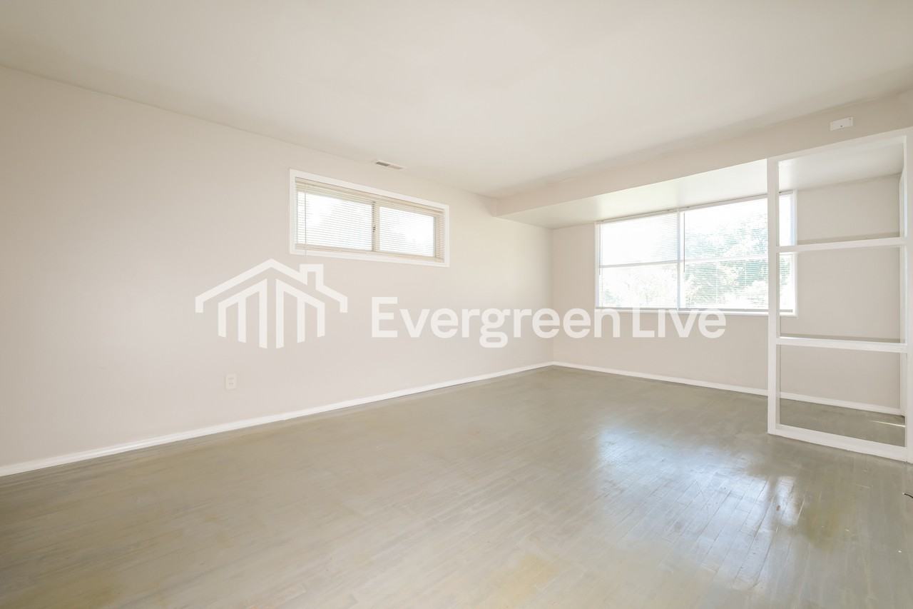 112 Lewis Dr - Photo 3 of 15