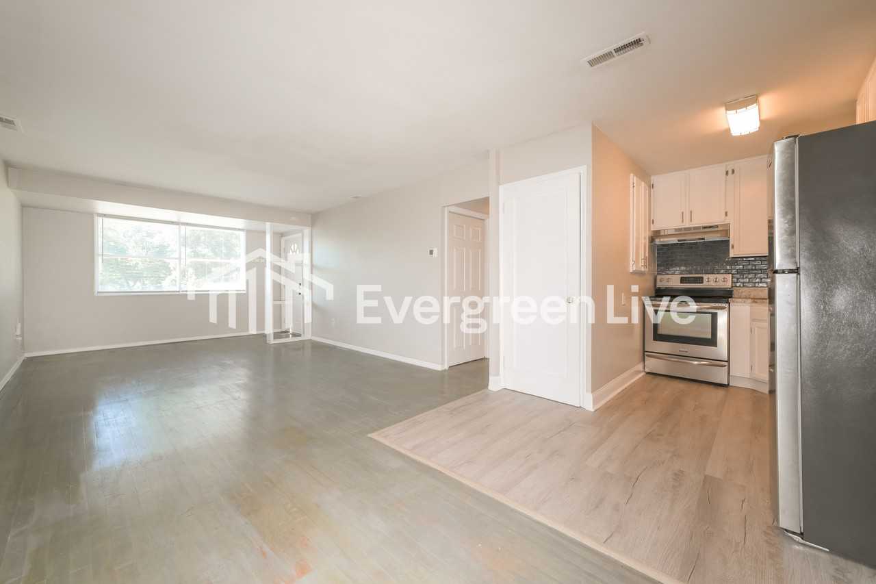 112 Lewis Dr - Photo 4 of 15
