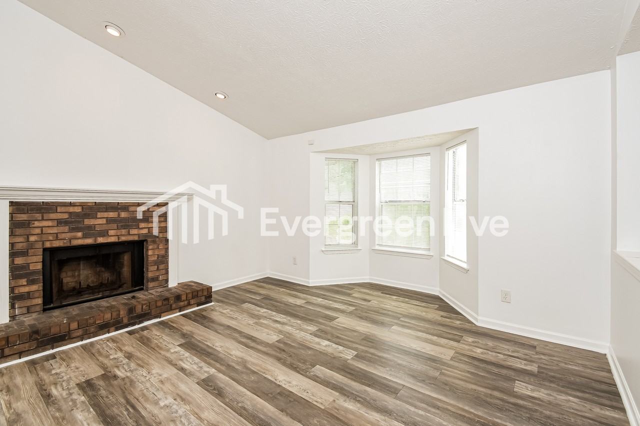668 Alex Way Sw - Photo 3 of 11