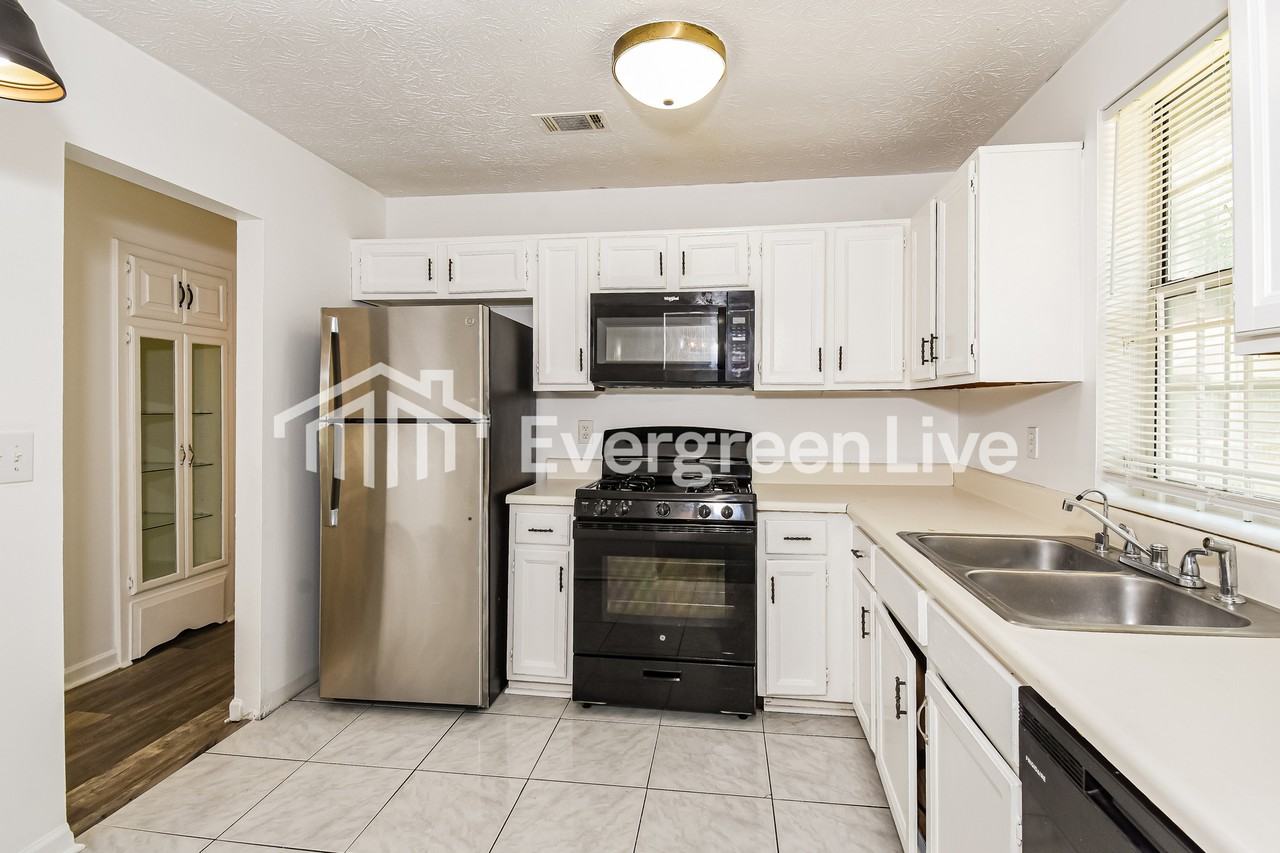 668 Alex Way Sw - Photo 4 of 11