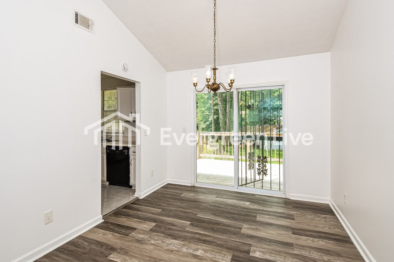 668 Alex Way Sw - Photo 7 of 11
