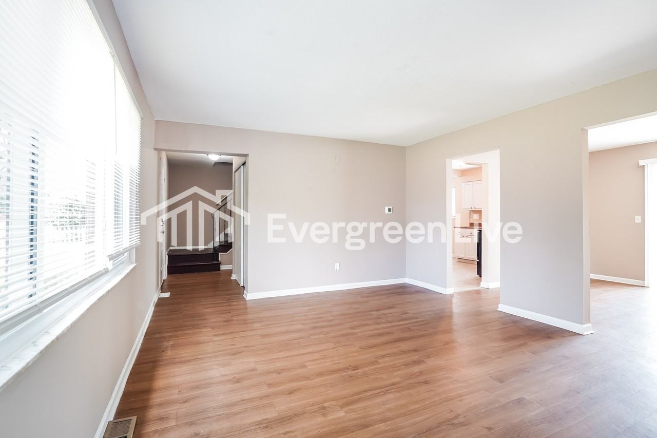 2116 Easthaven Dr - Photo 3 of 15