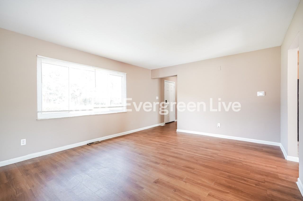 2116 Easthaven Dr - Photo 4 of 15