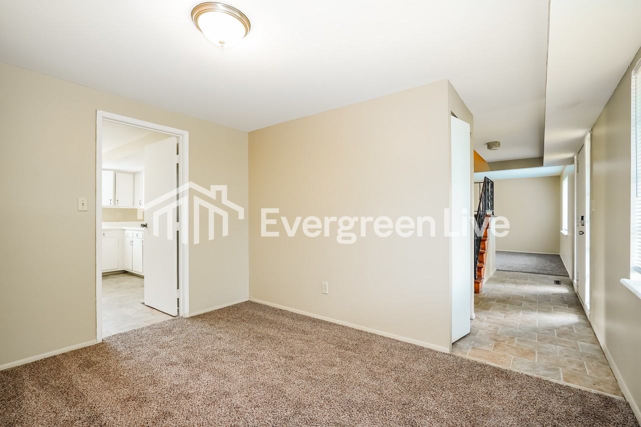 1449 Marty Dr - Photo 5 of 15