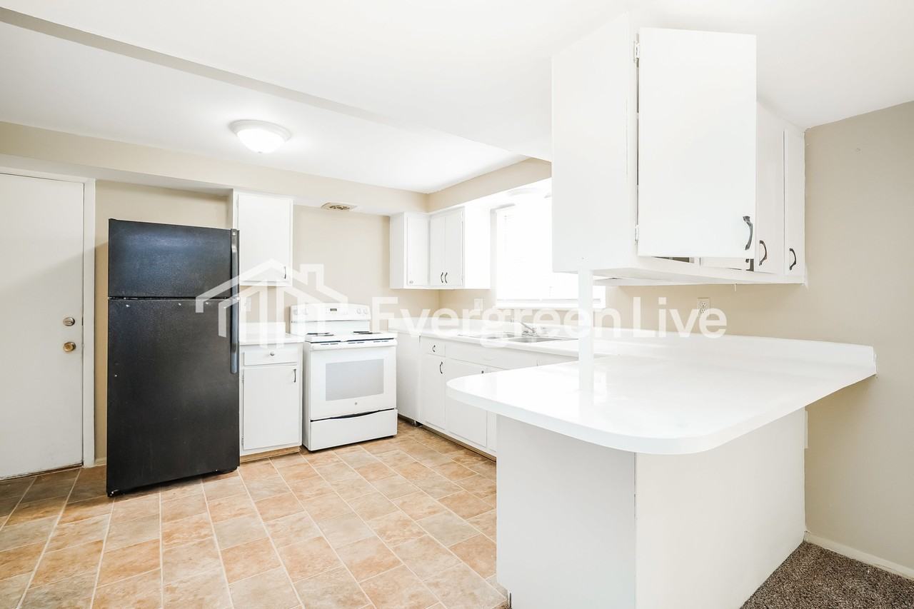 1449 Marty Dr - Photo 7 of 15