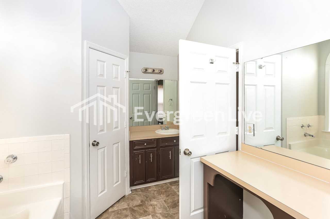 133 Shadeland Cir - Photo 6 of 10