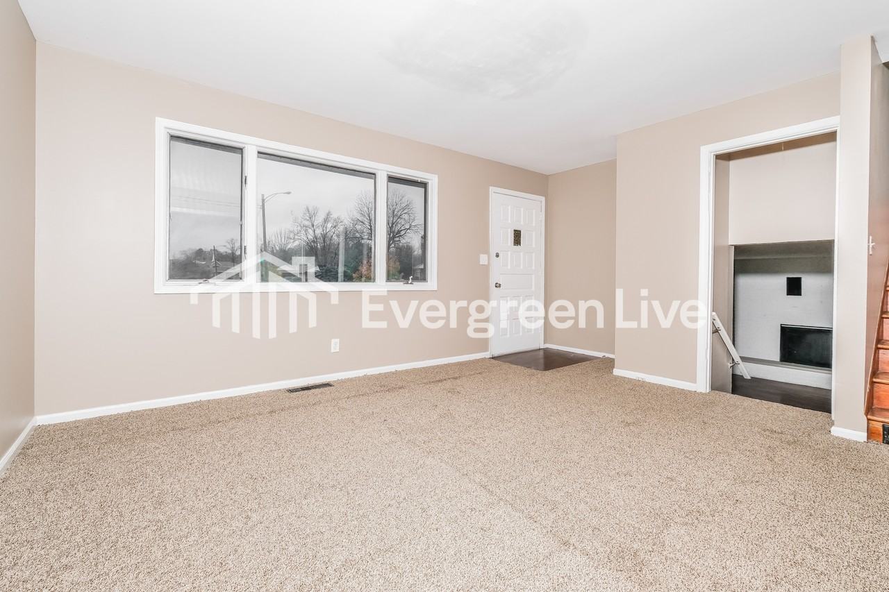 1356 Benvue Dr - Photo 3 of 15