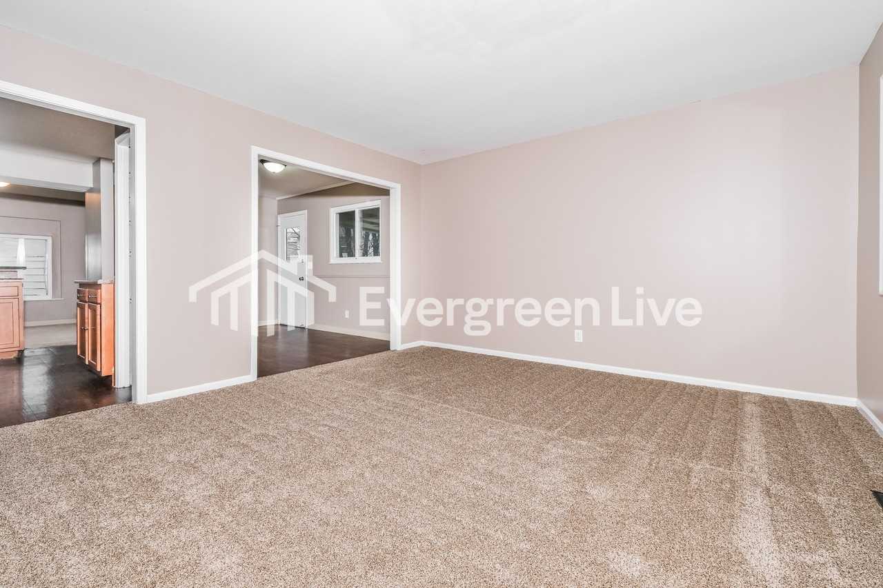 1356 Benvue Dr - Photo 4 of 15
