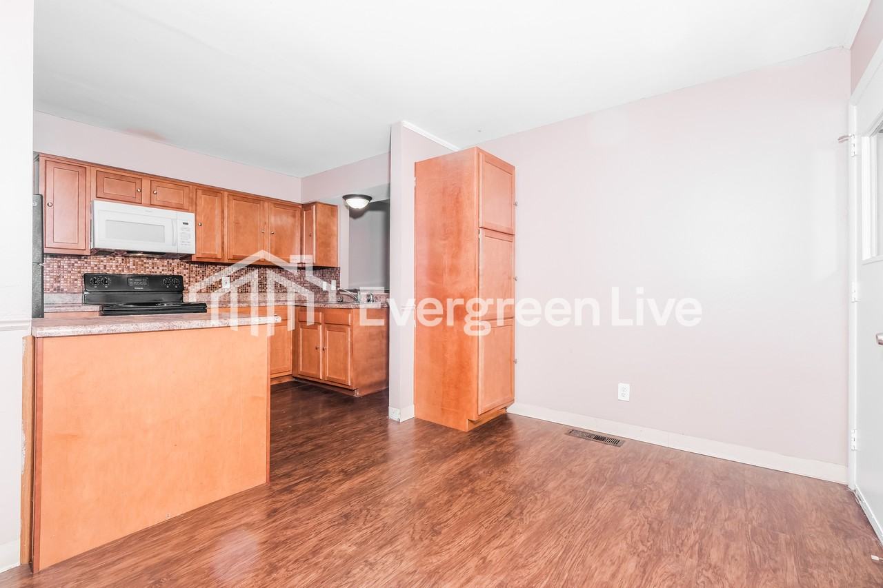 1356 Benvue Dr - Photo 5 of 15