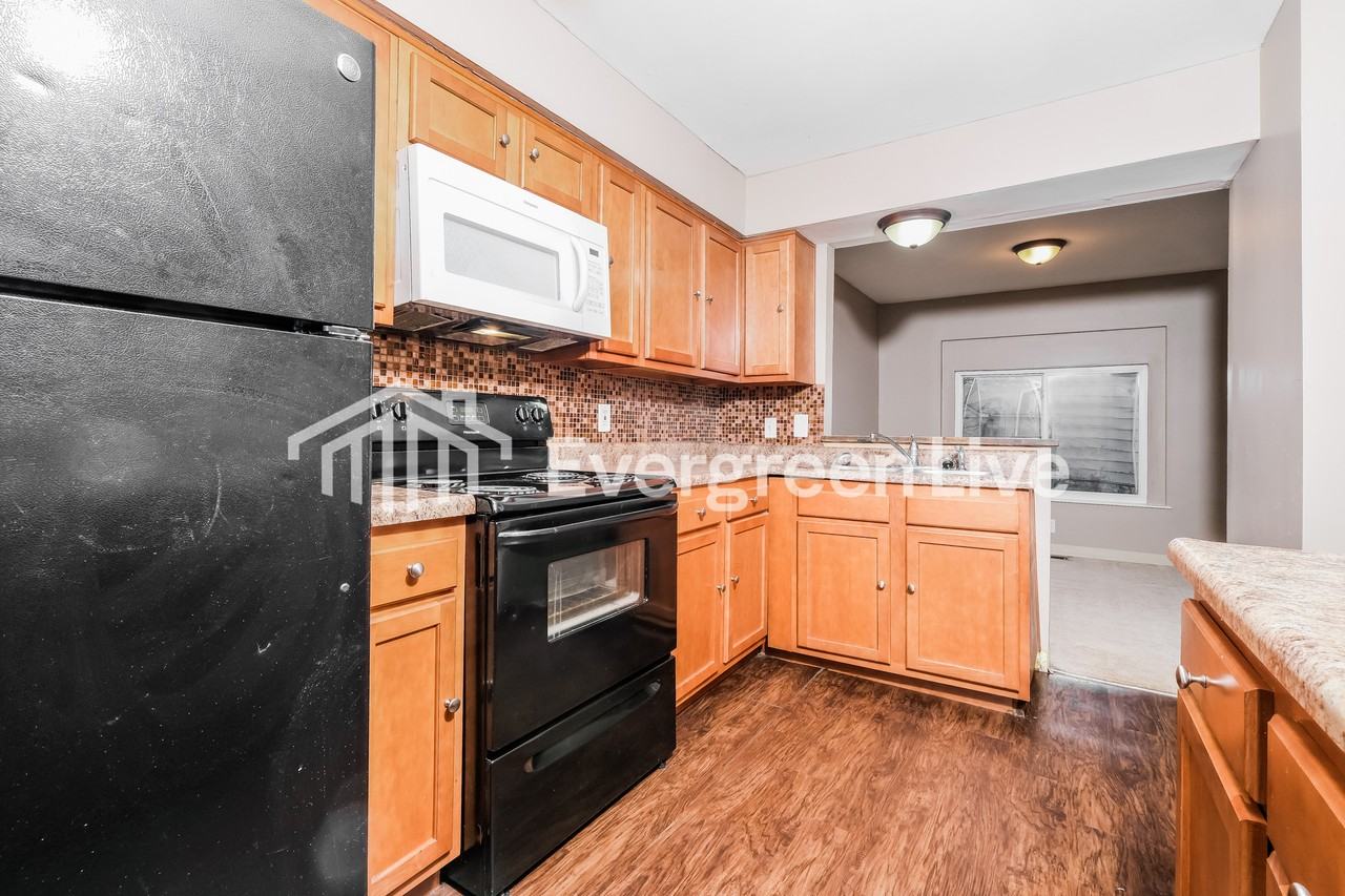 1356 Benvue Dr - Photo 6 of 15