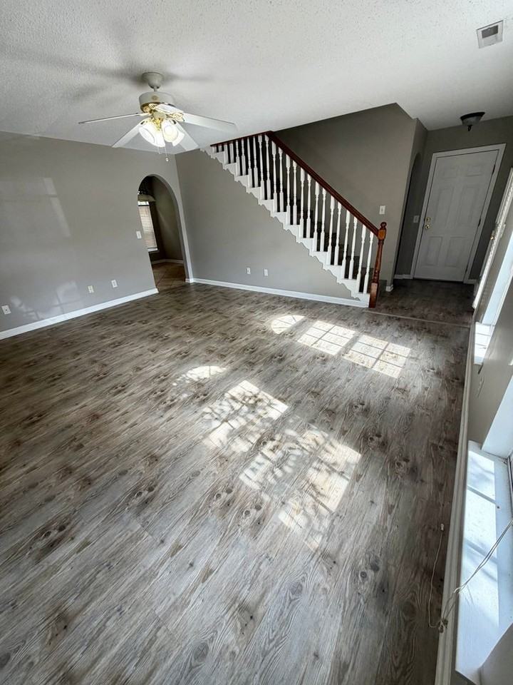 1701 W Oak Dr - Photo 2 of 27