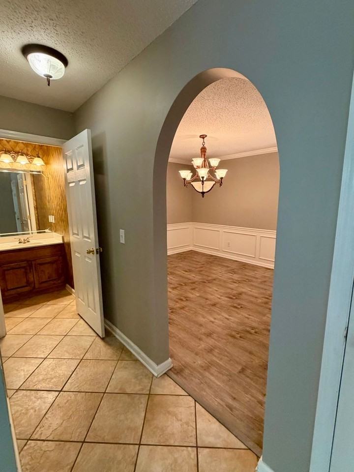 1701 W Oak Dr - Photo 5 of 27