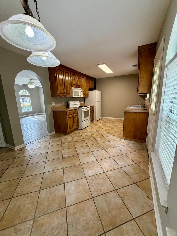 1701 W Oak Dr - Photo 7 of 27