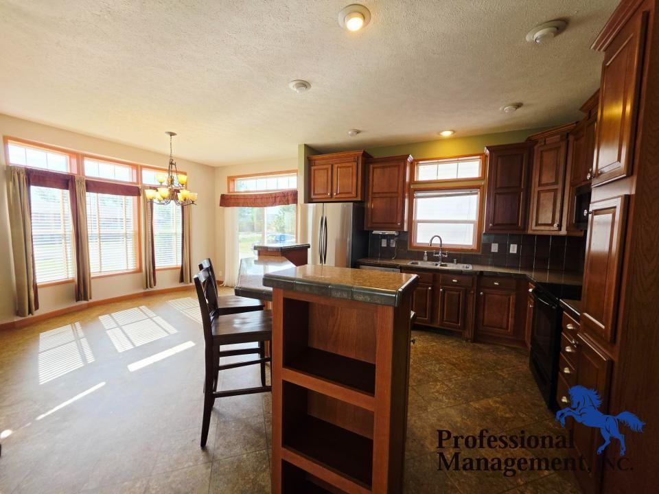 3914 Lasso Ln - Photo 3 of 12