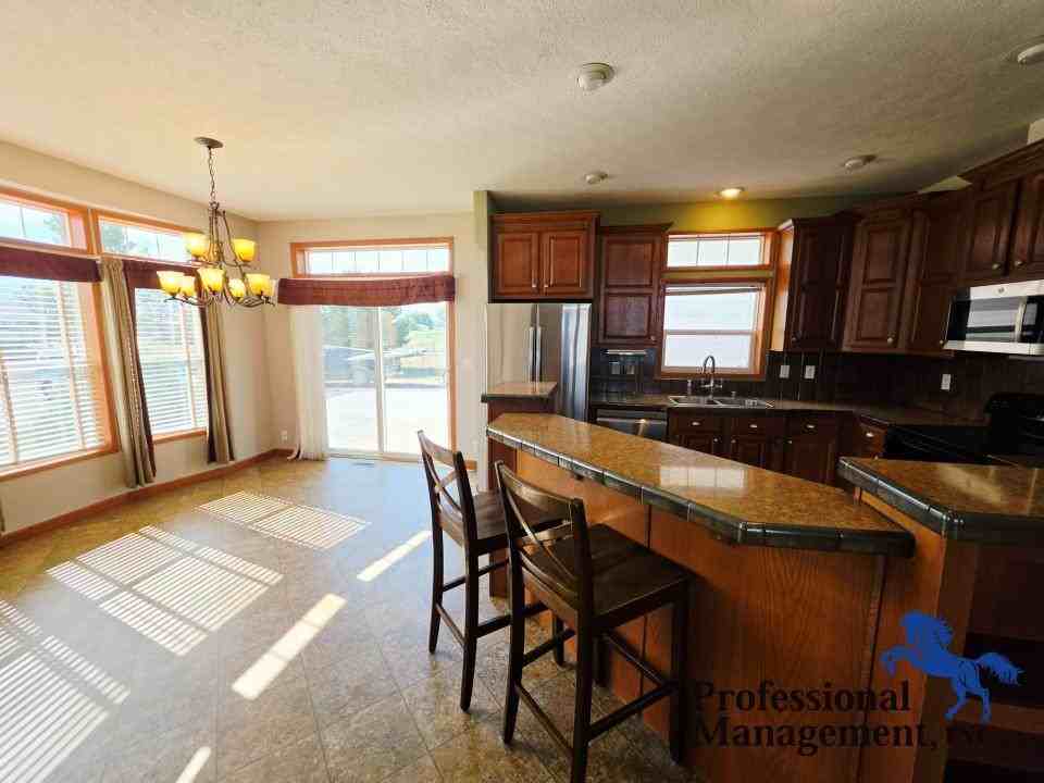 3914 Lasso Ln - Photo 4 of 12