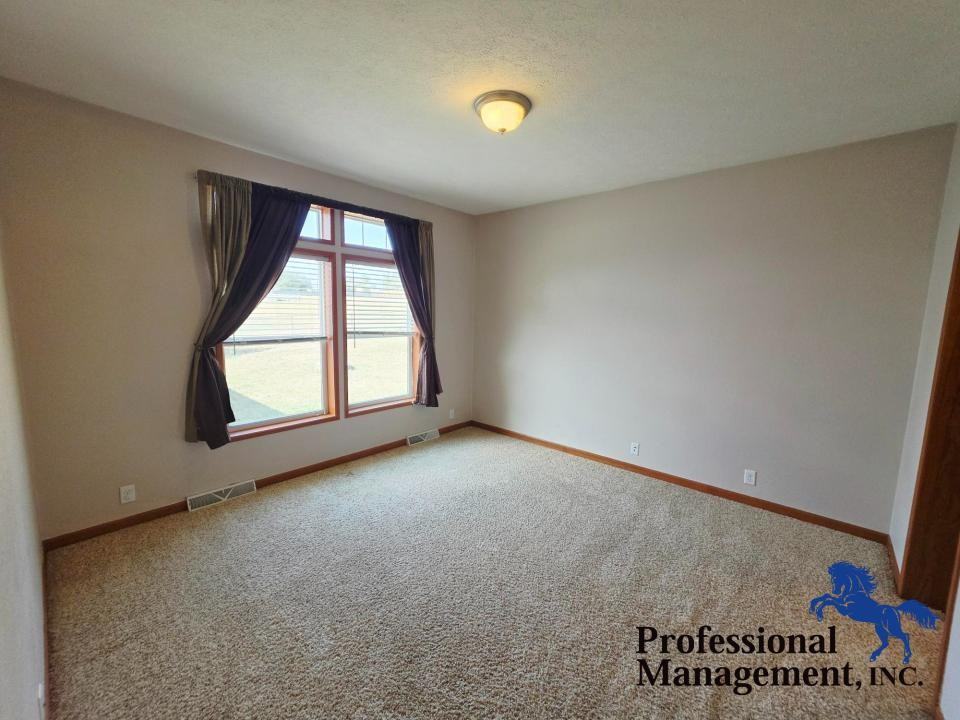 3914 Lasso Ln - Photo 5 of 12