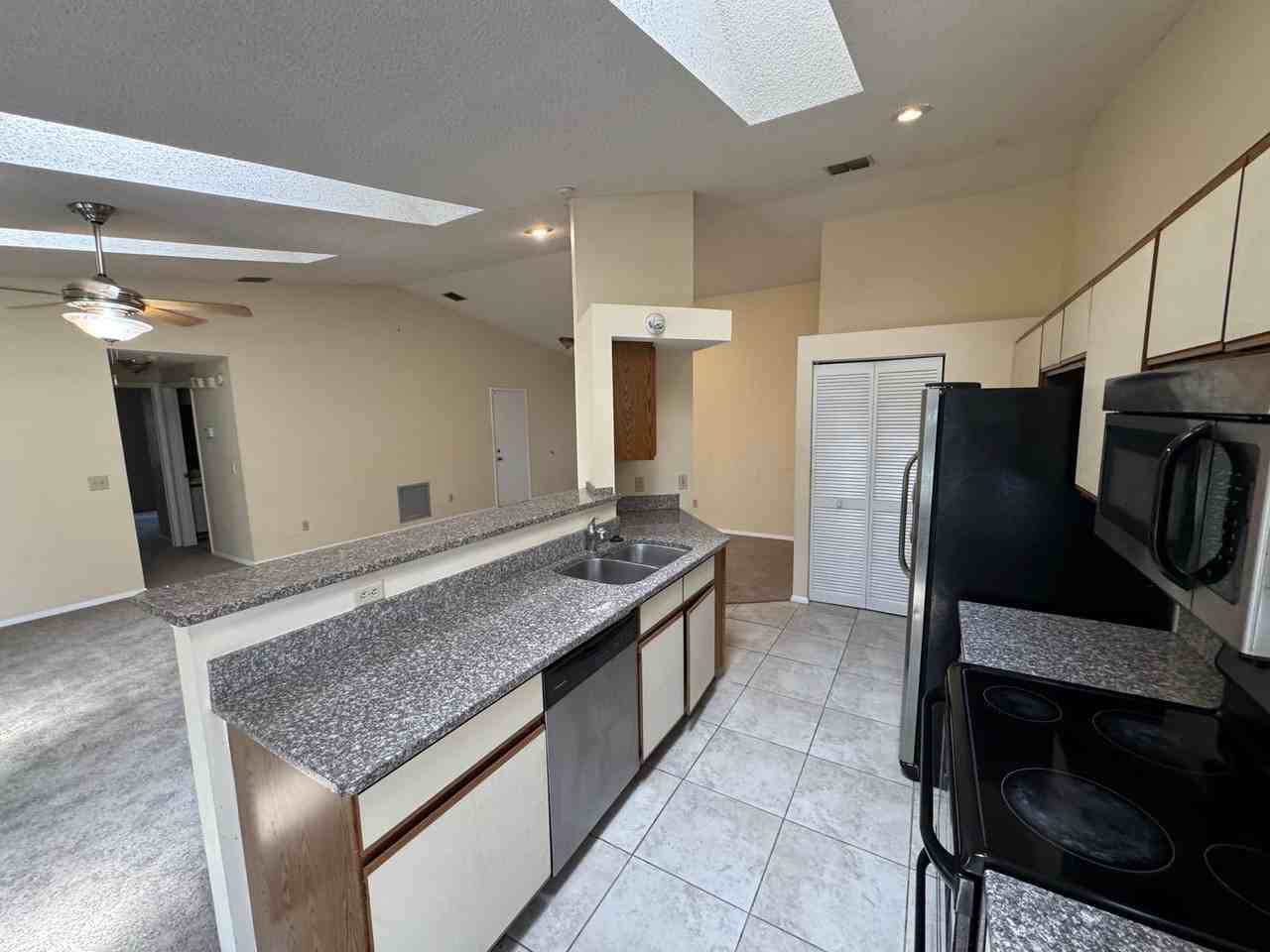 8055 Creedmoor Dr - Photo 6 of 12