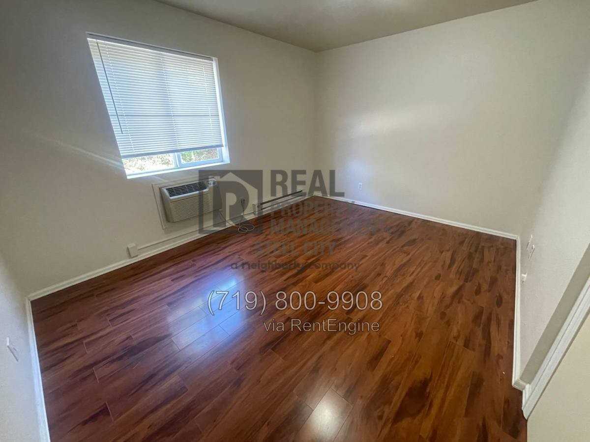1713 Oakshire Ln #D - Photo 3 of 10