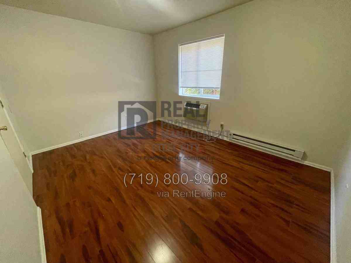 1713 Oakshire Ln #D - Photo 4 of 10