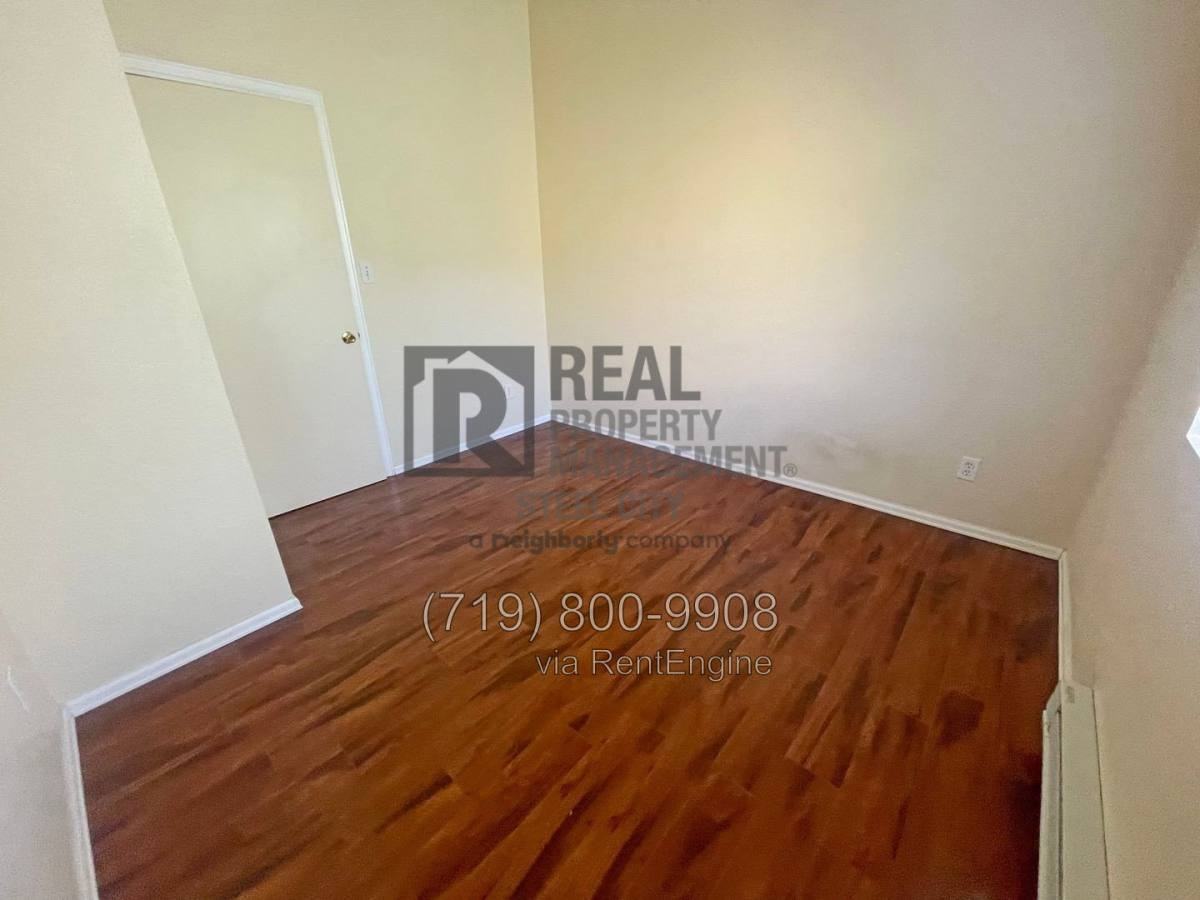 1713 Oakshire Ln #D - Photo 7 of 10