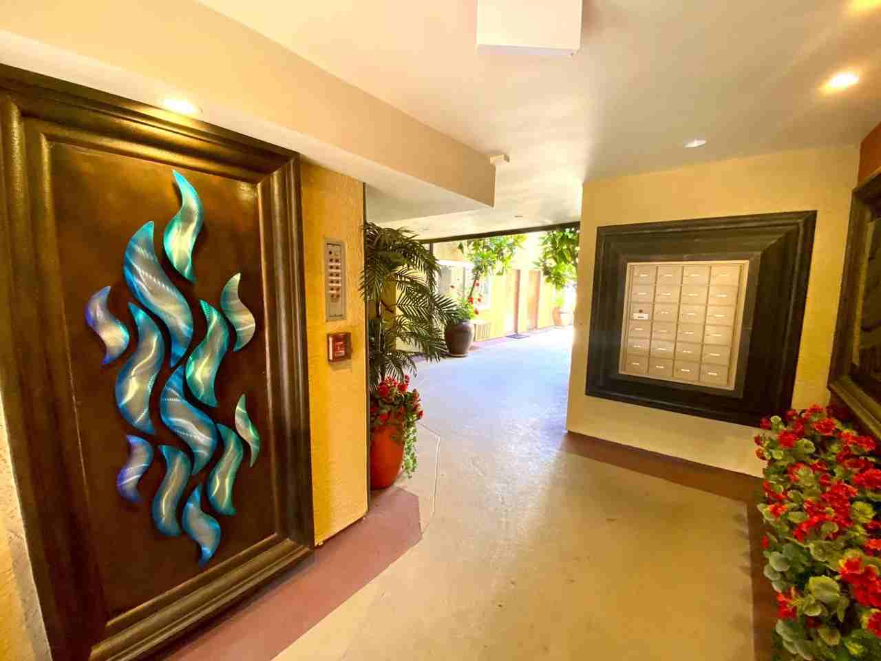 NoHo Liv Apartments - Photo 2 of 5