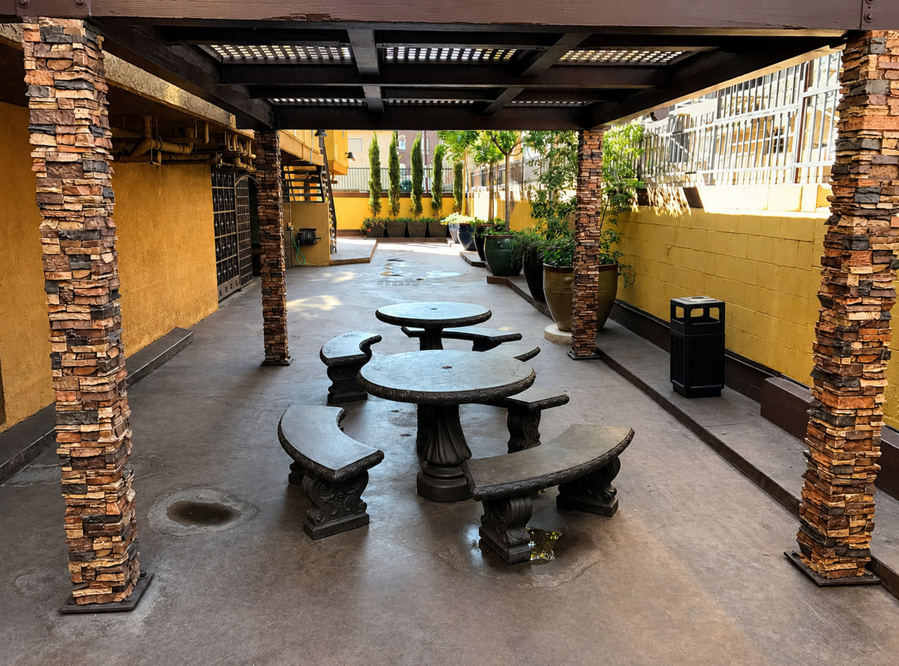 NoHo Liv Apartments - Photo 4 of 5