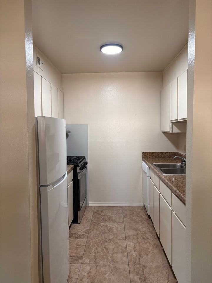 3000 Trinity Dr #15 - Photo 3 of 23