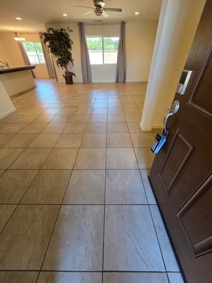 2308 W Ambassador Way - Photo 4 of 8