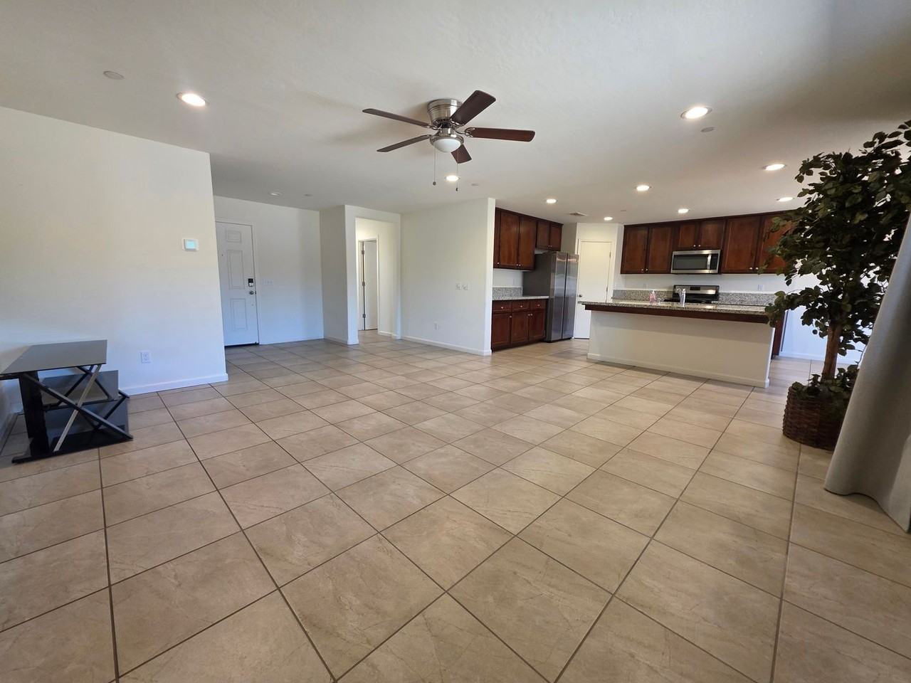 2308 W Ambassador Way - Photo 5 of 8